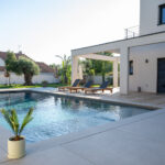 piscine maison contemporaine toit plat terrasse